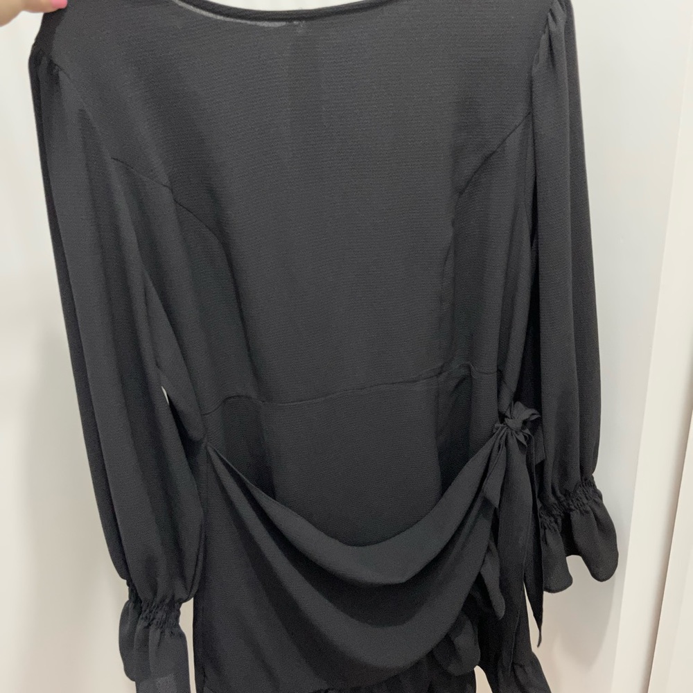 Black Long Sleeve Dress with Tie around Waist 🖤